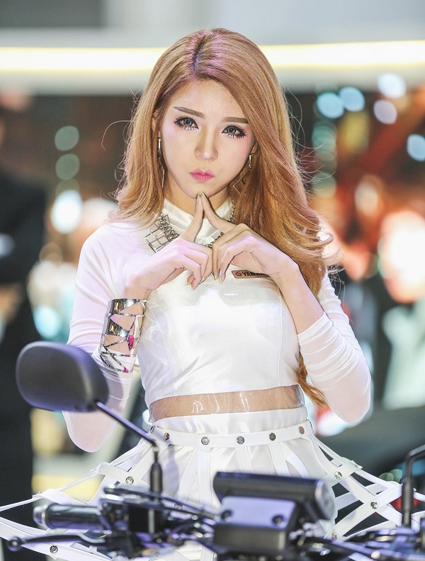 chan-dai-khoe-sac-tai-trien-lam-bangkok-motor-show-2017