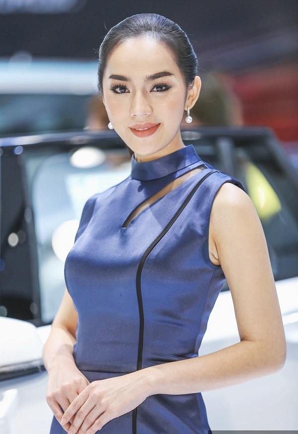 chan-dai-khoe-sac-tai-trien-lam-bangkok-motor-show-2017
